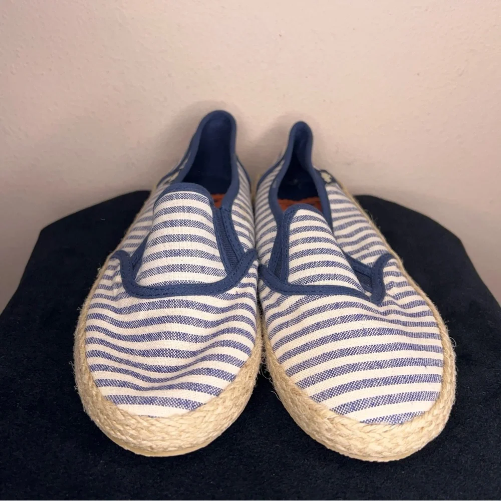 Size 8.5 Rocket Dog Blue White Stripes Espadrilles  Travel Beach Casual Canvas